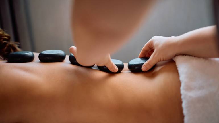 masaz-goracymi-kamieniami